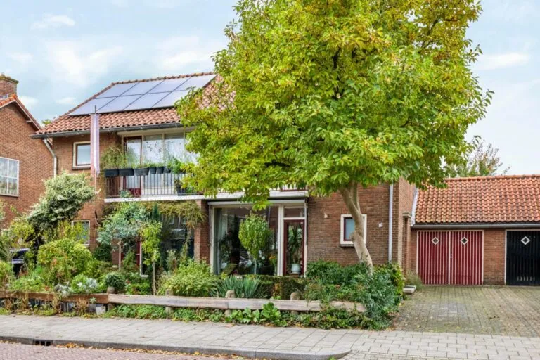Tussenwoning te koop: Schubertlaan 48, Apeldoorn