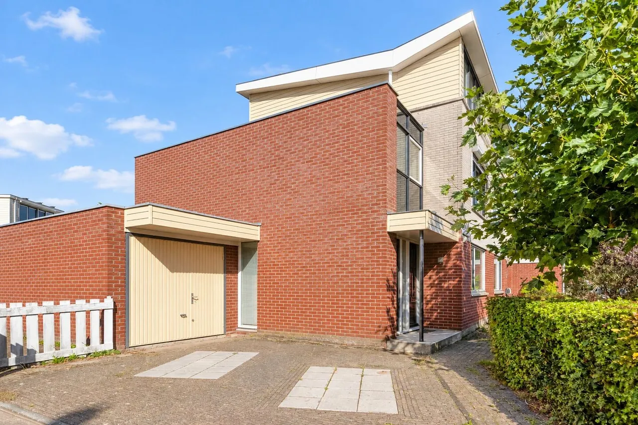 Hoekwoning te koop: Schubertplein 8, Gouda