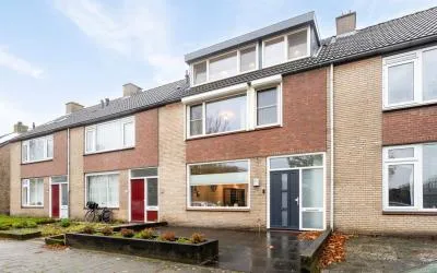 Tussenwoning te koop: Schubertstraat 12, Venne-Oost Drunen