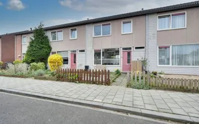 Tussenwoning te koop: Schubertstraat 13, Zevenaar