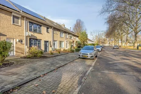 Tussenwoning te koop: Schubertstraat 23, Heikant Zuid-Oost Tilburg