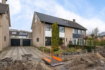 Twee-onder-één-kap te koop: Schubertstraat 25, De Els Haaksbergen