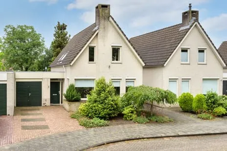 Twee-onder-één-kap te koop: Schubertstraat 8, Plein 2 Schijndel