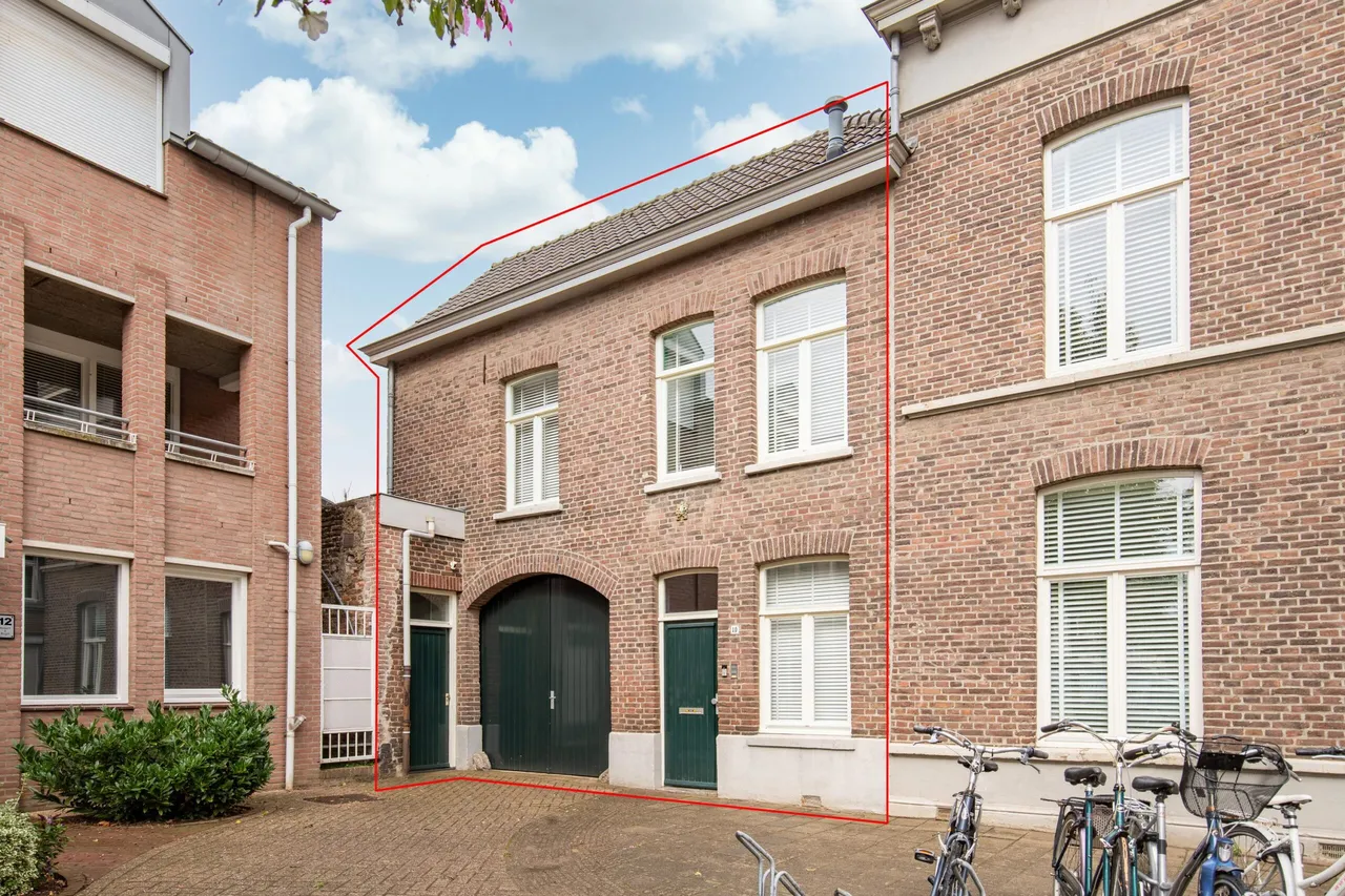 Tussenwoning te koop: Schuitenberg 10, Roermond