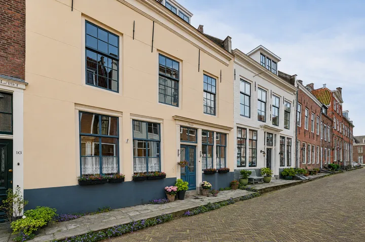 Terraced house for sale: Schuitvlotstraat 14, Damplein Middelburg