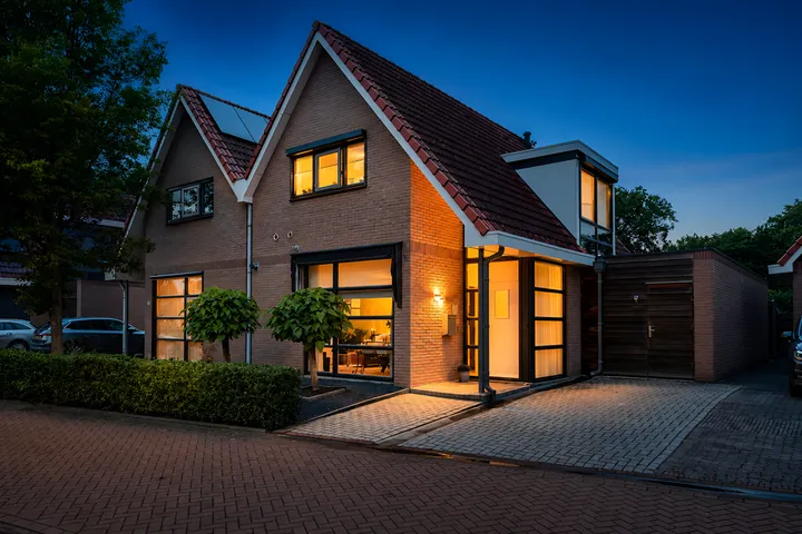 Twee-onder-één-kap te koop: Schulpvijver 19, Nijrees Almelo