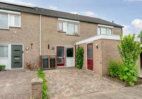 Tussenwoning te koop: Schumanstraat 4, Methen Zevenaar
