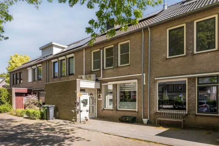 Tussenwoning te koop: Schutsboom 37, Zesgehuchten Geldrop