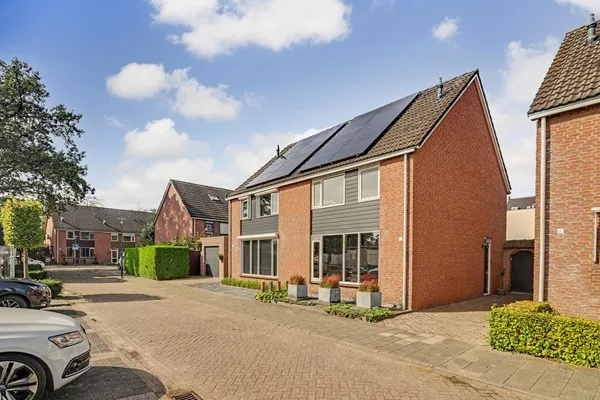 Twee-onder-één-kap te koop: Schutsboom 4, Bladel