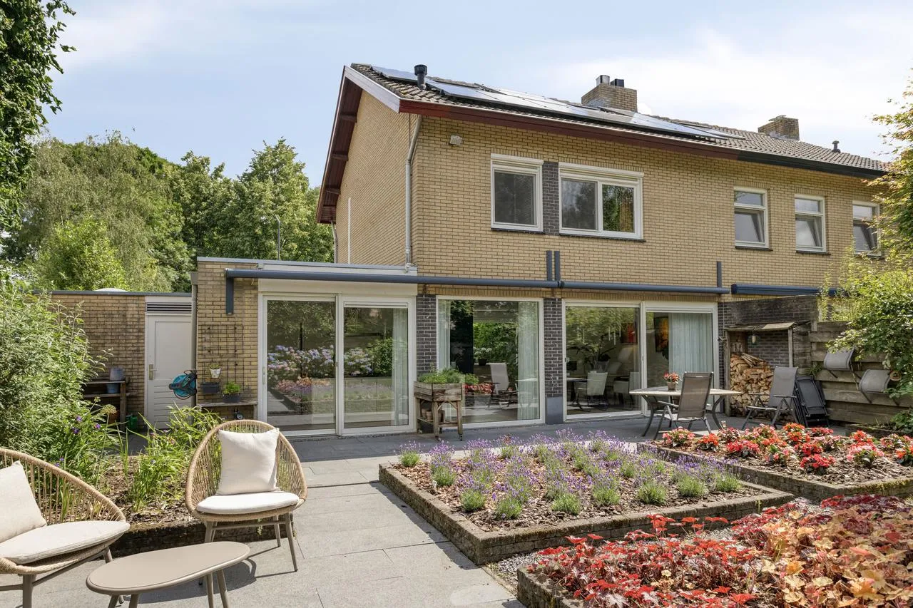 Twee-onder-één-kap te koop: Schutsestraat 7, Prinsenbeek