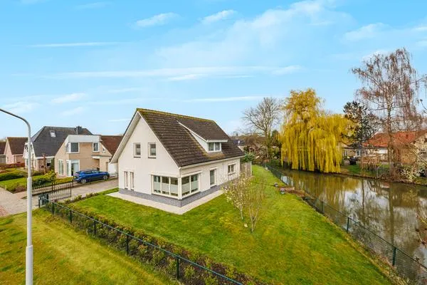 Vrijstaande woning te koop: Schutstraat 15, Kern Alphen Alphen