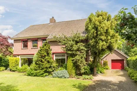 Detached house for sale: Schutstraat 5, Lithoijen Lithoijen