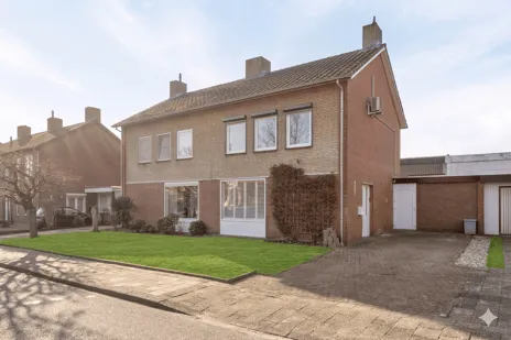 Tussenwoning te koop: Schuttebeemd 120, Groenewoud-Zuid Weert