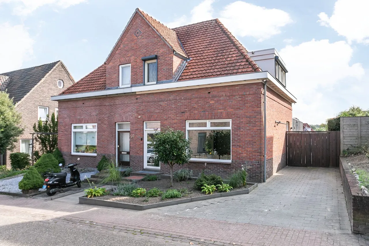 Twee-onder-één-kap te koop: Schutterstraat 48, Brunssum