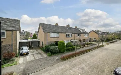 Tussenwoning te koop: Secretaris Munniklaan 33, Wilnis
