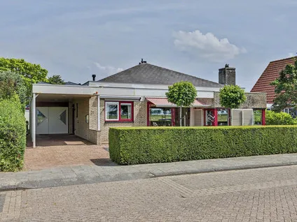 Detached house for sale: Seggegors 29, Zuid-Beijerland Woonkern Zuid-Beijerland