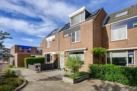 Terraced house for sale: Selma Lagerlöf-erf 192, Pearl Buck-erf en omgeving Dordrecht