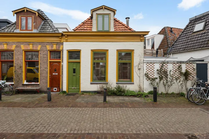Hoekwoning te koop: Selwerderstraat 1, Noorderplantsoenbuurt Groningen