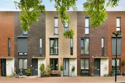 Tussenwoning te koop: Sem Dresdenplein 162, Mozartbuurt Schiedam