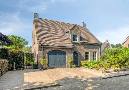 Vrijstaande woning te koop: Seminarielaan 25, Hoeven Hoeven
