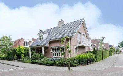 Detached house for sale: Seminarielaan 7, Hoeven Hoeven