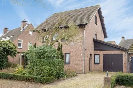 Twee-onder-één-kap te koop: Sergeant Brownstraat 4, De Horzak Oss