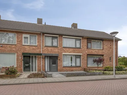 Terraced house for sale: Seringenlaan 44, Steenbergen-Zuid Steenbergen