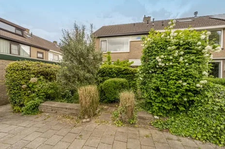 Corner house for sale: Seringenpad 16, Zuid-Beijerland Woonkern Zuid-Beijerland