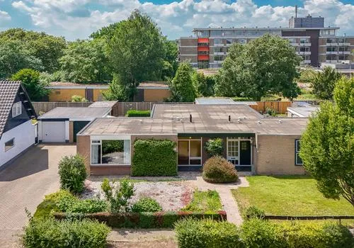 Twee-onder-één-kap te koop: Seringenstraat 12, Kern Beneden-Leeuwen Beneden-Leeuwen