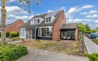 Twee-onder-één-kap te koop: Sibadaweg 11, De Spiker en het industrieterrein Hermes Harlingen
