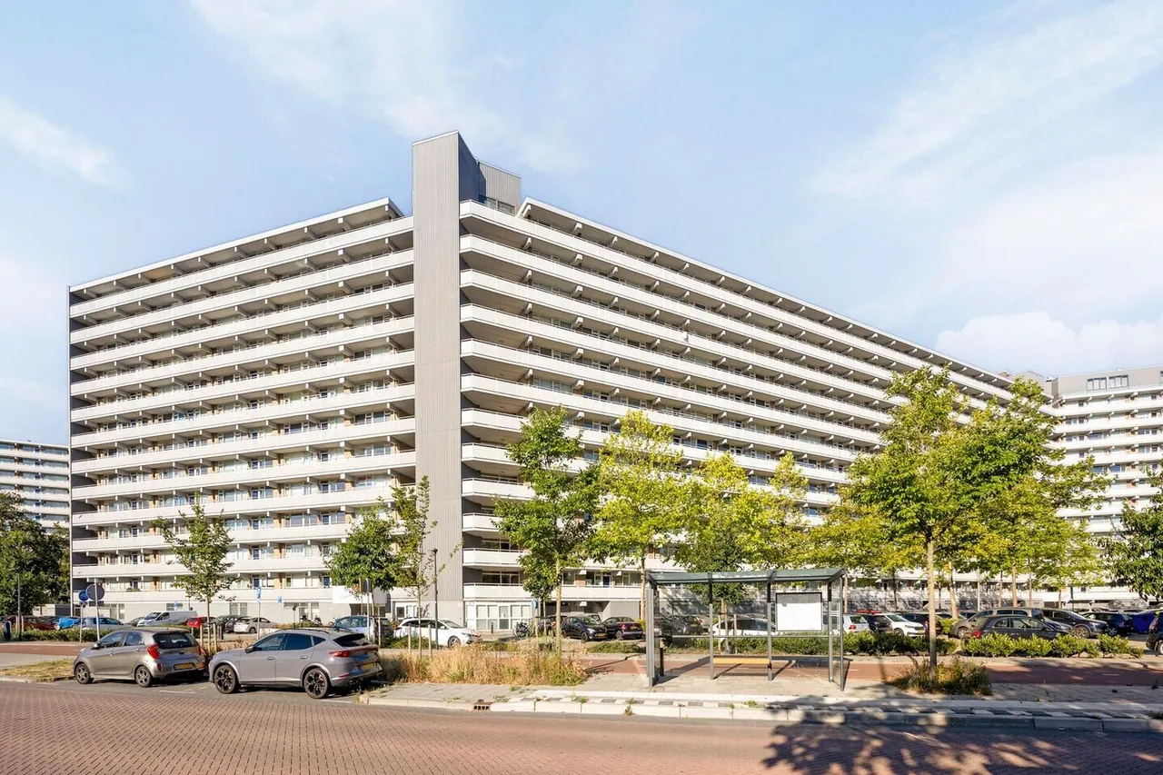 Apartment for sale: Sibeliusplein 208, Van Beethovenbuurt Schiedam