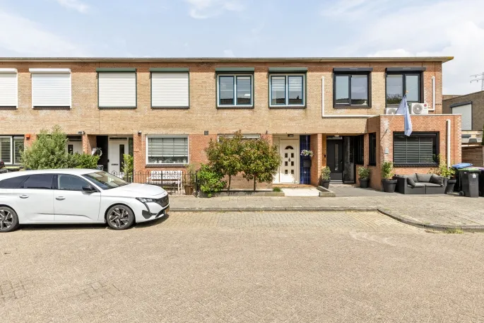 Tussenwoning te koop: Sientje Mesdag-van Houtenstraat 151, Maaswijk-Noordoost Spijkenisse