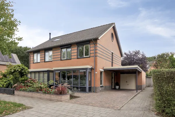 Huurwoning: Sientje van Houtenlaan 61 in Enschede - €5.490 per maand - 146m²