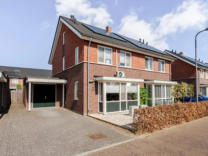 Twee-onder-één-kap te koop: Siersteen 3, Rheden