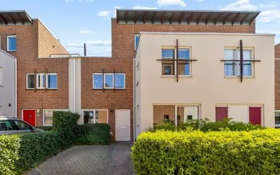 Tussenwoning te koop: Siertuin 12, Tuinen Houten