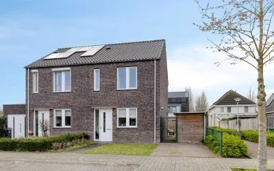 Twee-onder-één-kap te koop: Sigarenmaker 5, Middelbeers Oost West En Middelbeers