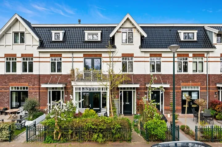 Tussenwoning te koop: Sigrid Undsetlaan 14, Kraayenstein en Vroondaal 'S-Gravenhage