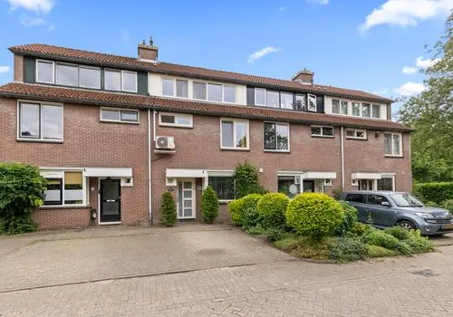 Terraced house for sale: Sijsjeshaag 4, Hagen Houten