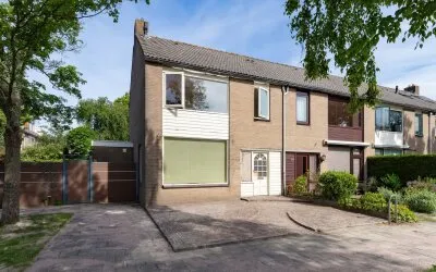 Corner house for sale: Sikkelstraat 28, Nieuw-Vennep West Nieuw-Vennep