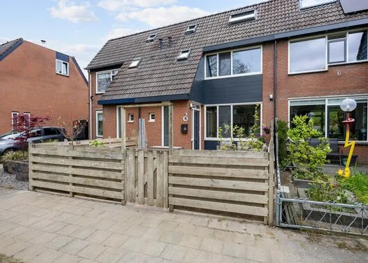 Tussenwoning te koop: Simke Kloostermanstrjitte 33, Twijzel Twijzel