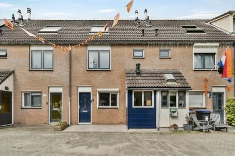 Tussenwoning te koop: Simon Vestdijk-erf 74, Pearl Buck-erf en omgeving Dordrecht