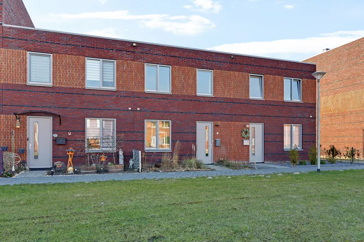 Tussenwoning te koop: Simon van Wattumstraat 13, Delfzijl
