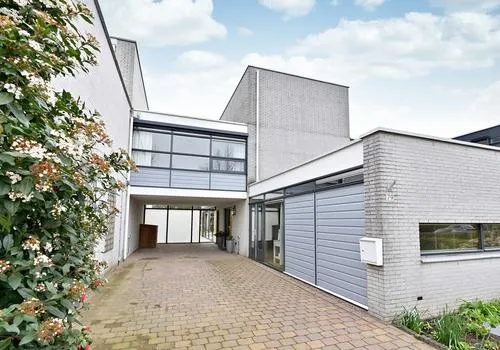 Tussenwoning te koop: Simone de Beauvoirlaan 79, Huizen