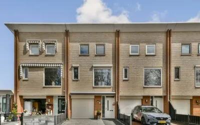 Tussenwoning te koop: Simone de Beauvoirstraat 45, Maaswijk-Zuidoost Spijkenisse