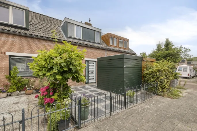 Terraced house for sale: Sinaasappelgaard 14, Gaarden Spijkenisse