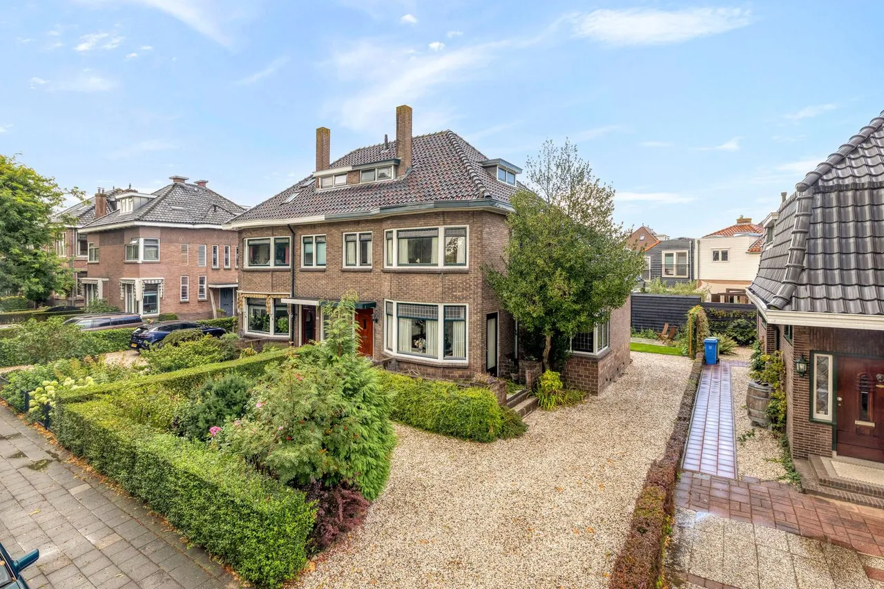 Twee-onder-één-kap te koop: Singel 103, Woerden