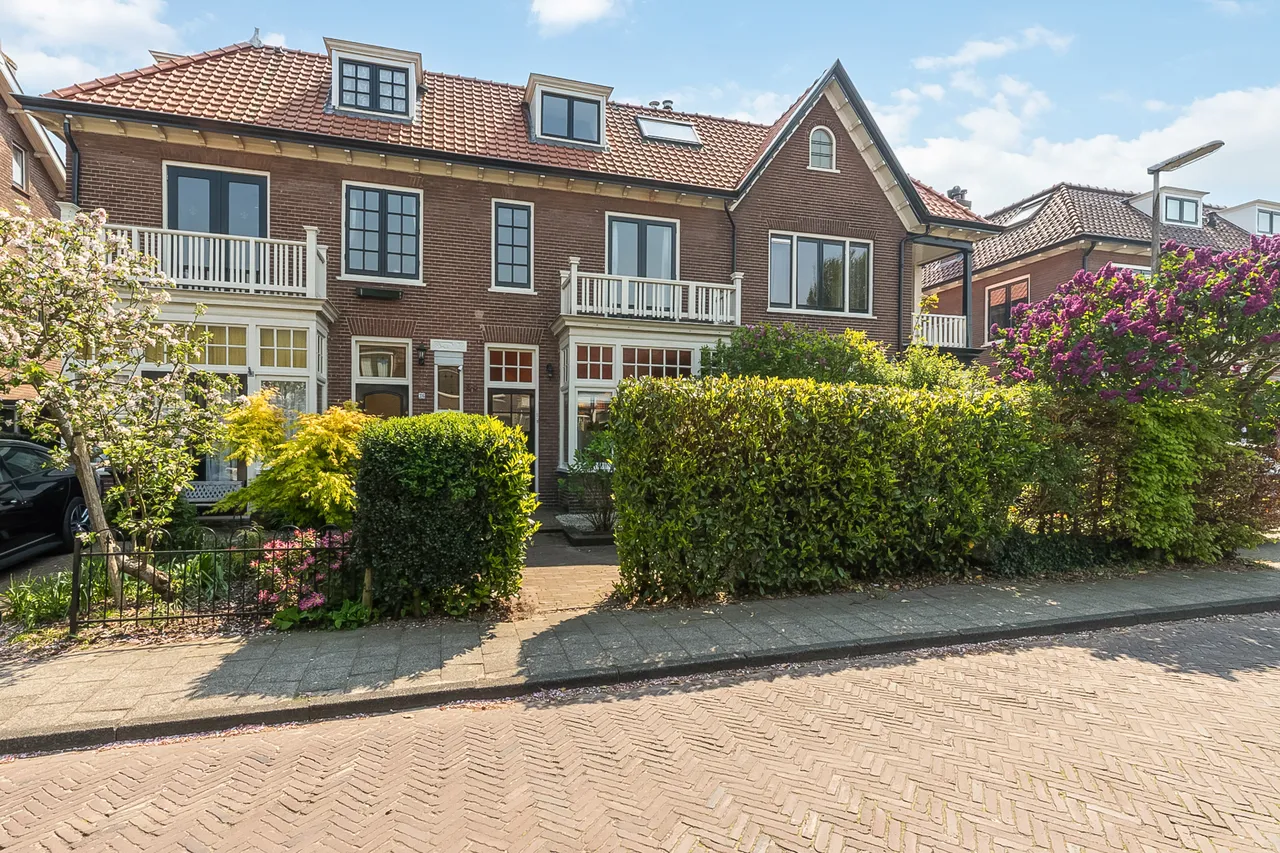 Tussenwoning te koop: Singel 34, Bussum