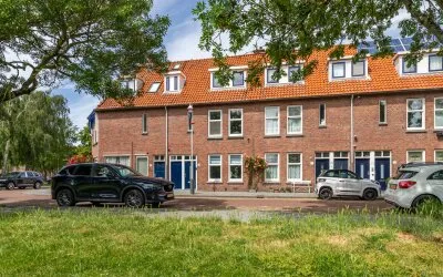 Tussenwoning te koop: Sinjeur Semeynsweg 321, Laakkwartier-West 'S-Gravenhage