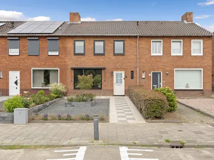 Tussenwoning te koop: Sint Aloysiusstraat 47, Lage Heide Tegelen