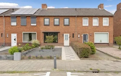 Tussenwoning te koop: Sint Aloysiusstraat 47, Lage Heide Tegelen